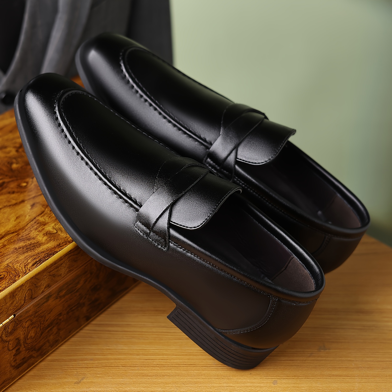Men'S Loafers for Casual Wear, Formal Business Shoes, And Dressy Casual Loafers, Ideal for Business Casual Settings And Beach Weddings, Available in Styles Suitable for All Four Seasons