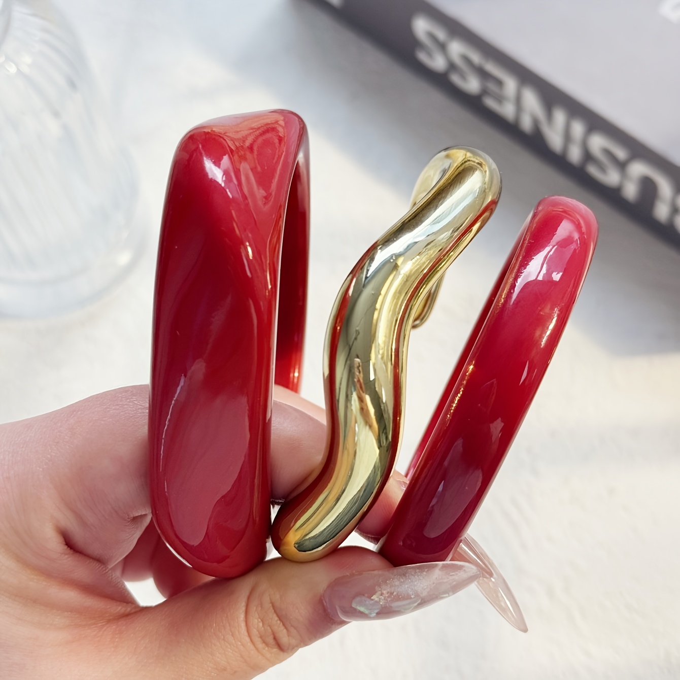 TEMU Conjunto de 3 piezas de pulseras apilables abiertas de acrílico de color sólido y ondulado CCB, combinación de brazalete cuadrado irregular y