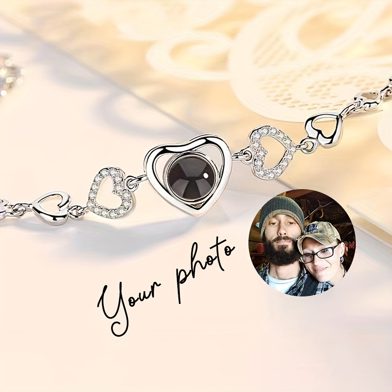 

Bracelet personnalisé avec projection de photo colorée, chaîne en forme de cœur en cuivre incrustée de strass, bracelet commémoratif, cadeaux de bijoux pour la famille et les amis