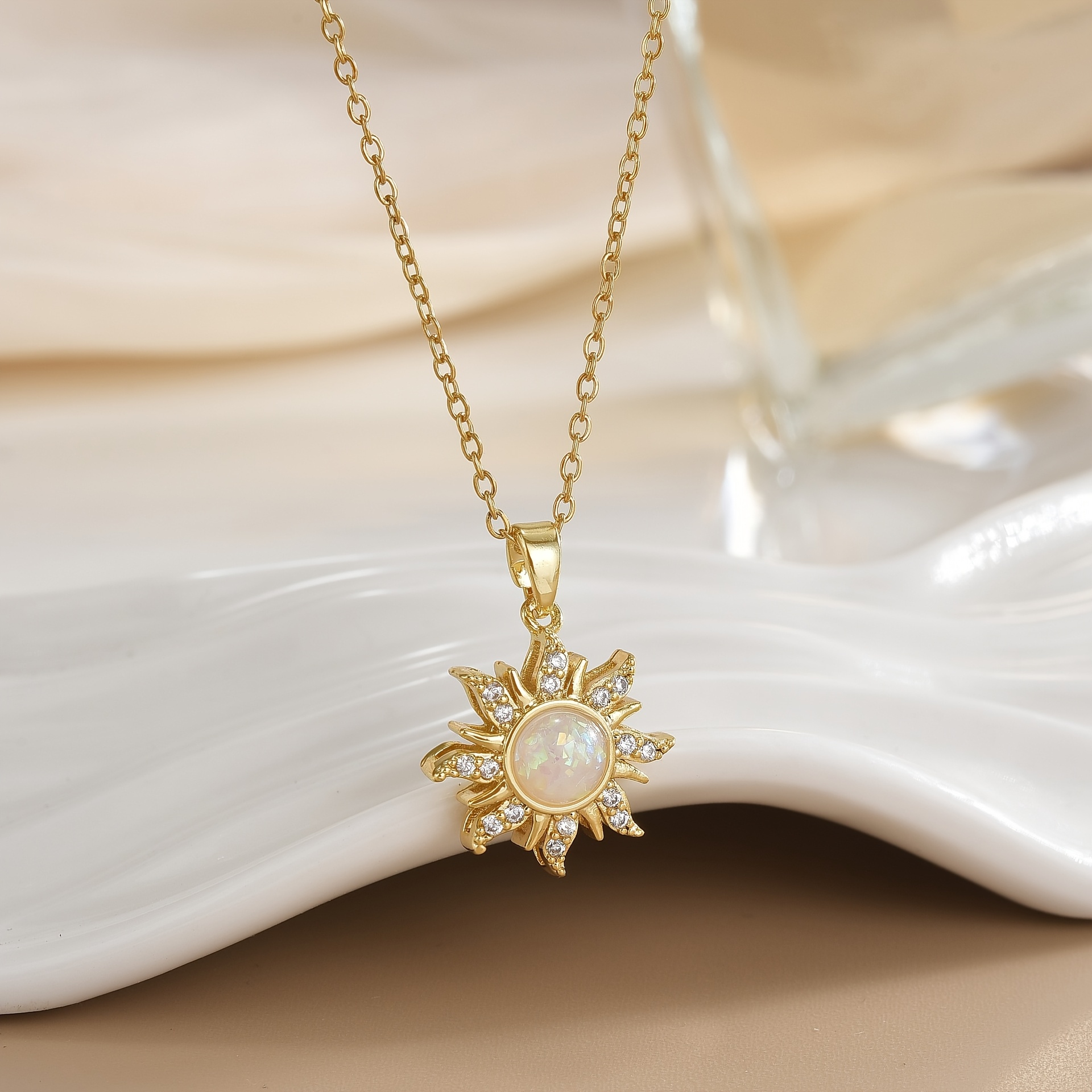 TEMU A Temperament Light Luxury High-quality Retro Sun Flower Clavicle Chain Valentine's Day Gift, Available In Multiple Colors (excluding Gift Box)