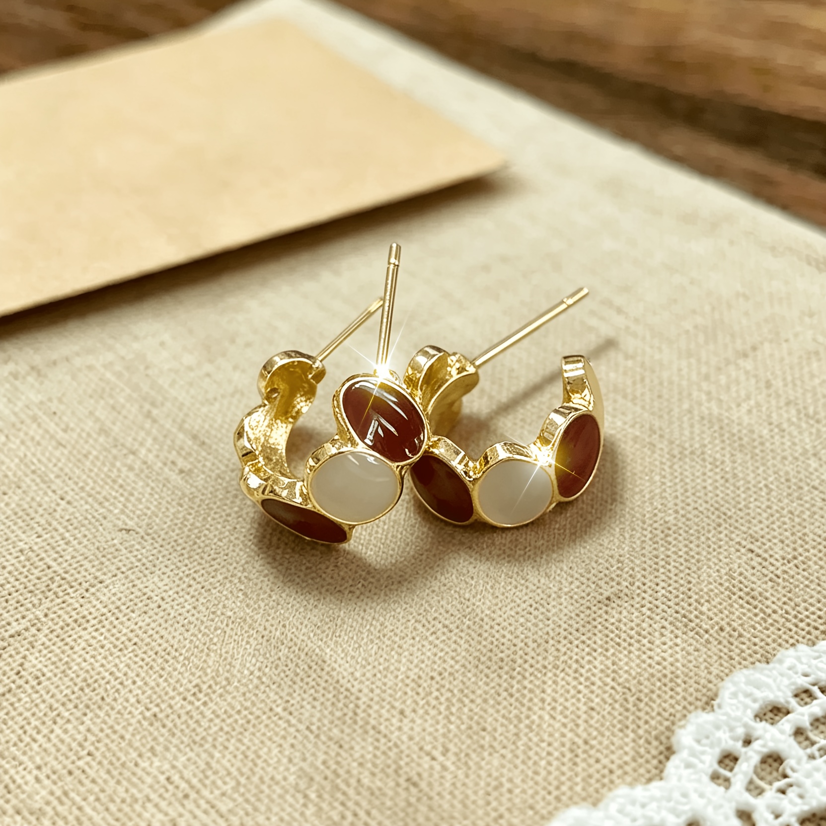 Women's Retro Exquisite Maillard Style Hollow Geometric Oval Earrings