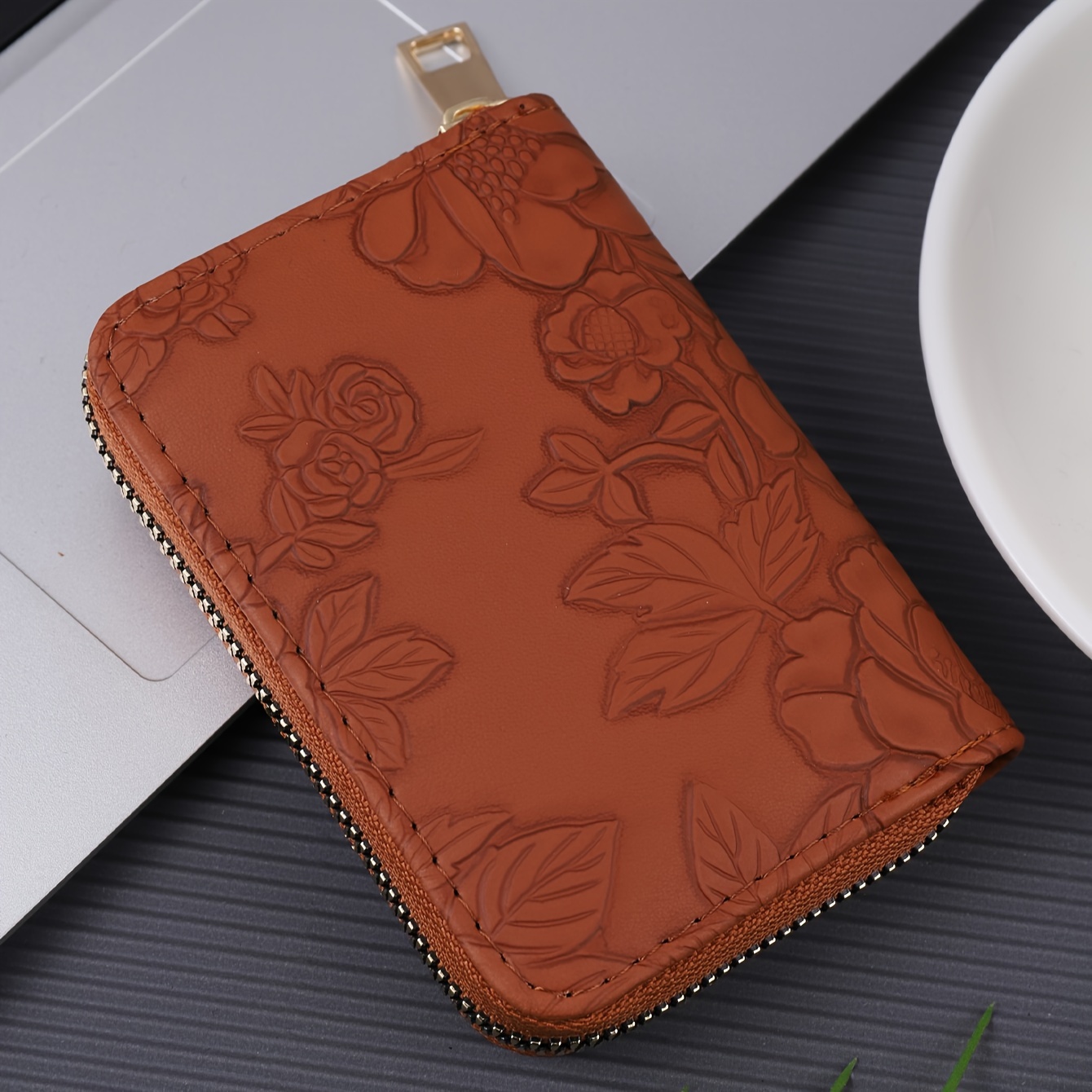 

Vintage Style Women's Pu Leather Wallet With Floral Embossing – Elegant Small Zipper Coin Purse With Multiple Card Slots, Easy To Clean, 1pc