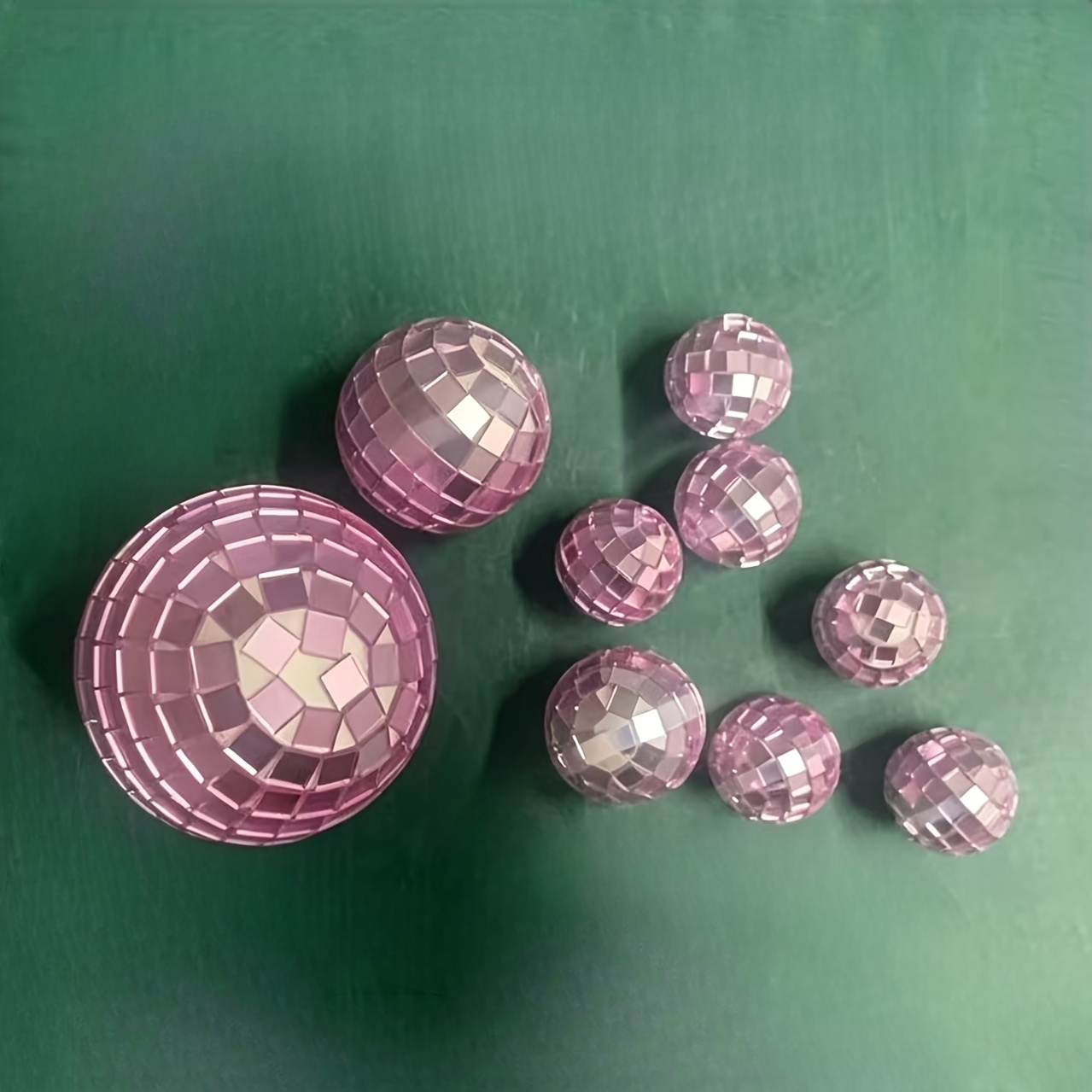 TEMU 9 piezas de mini bolas de espejo de discoteca rosa y brillantes, adecuadas para despedidas de soltero, decoración estética de habitación,