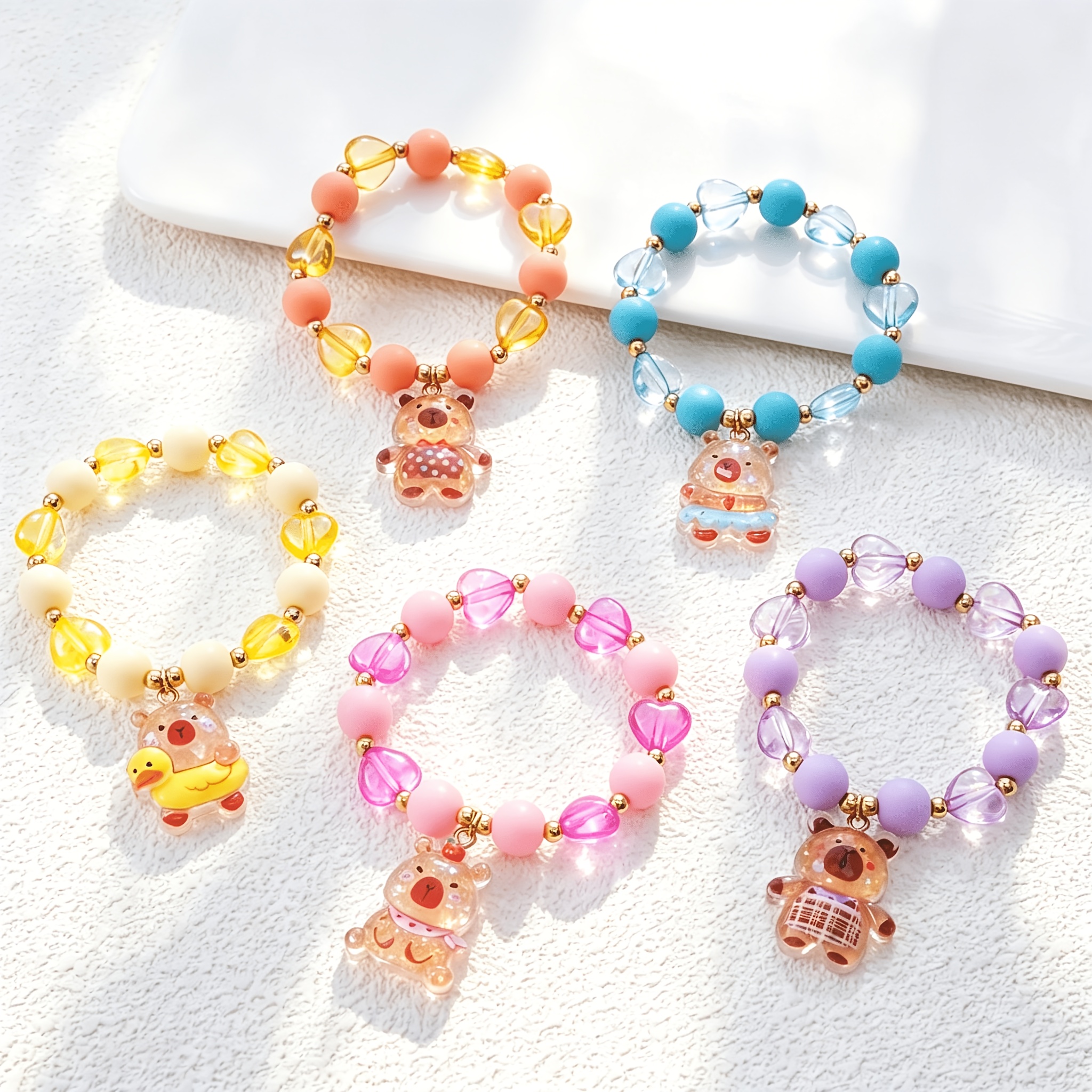 TEMU Set da 5 braccialetti con ciondolo capibara per ragazze, con perline a forma di capibara e ciondoli a cuore, gioielli elastici con perline,