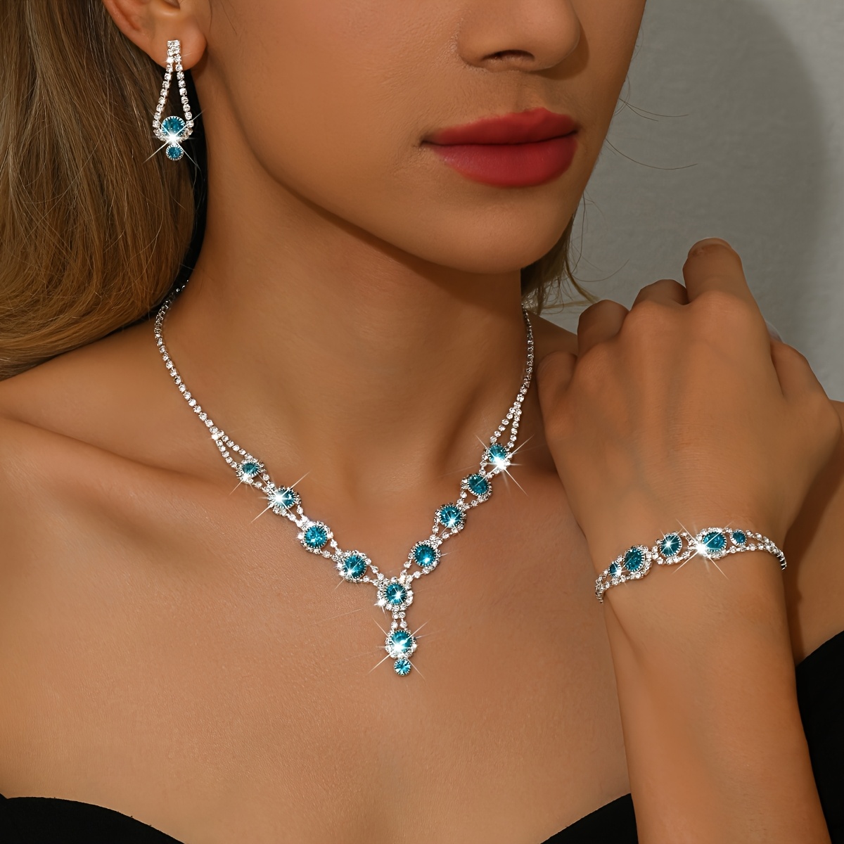 E-shop Elegantes Damen-Hochzeitsschmuck-Set, exquisite Halskette Ohrringe, Stil, Strass-kleine-Blumen-Thema mit funkelnden Strasssteinen eingelegt