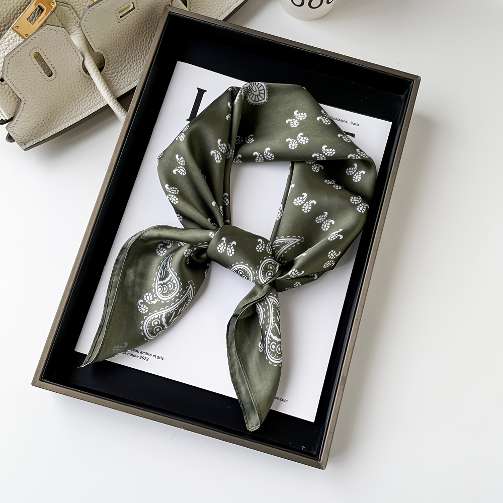 Image of A Vintage Geometric Printed Scarf, Made Of For A , This Multifunctional Women's Headscarf Features A 70 Cm Square Design, Perfect For Spring And Autumn, And Used As A Headband