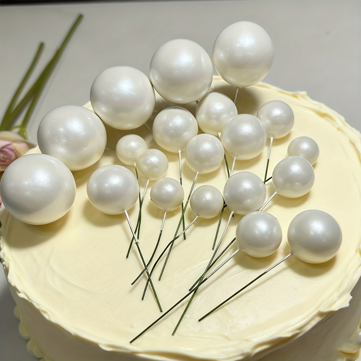 Image of 21 Pearlized Balls - Golden And Silvery Balls For Birthday Cakes, Christmas Decorations, Baking Accessories, And Wedding Cake Decorations，halloween，christmas