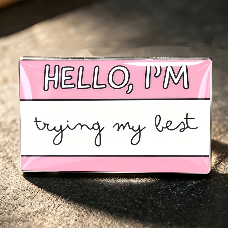 TEMU Étiquette nominative rose, broche rectangulaire en alliage métallique avec texte amusant, base fendue rose et blanche, impression de texte de