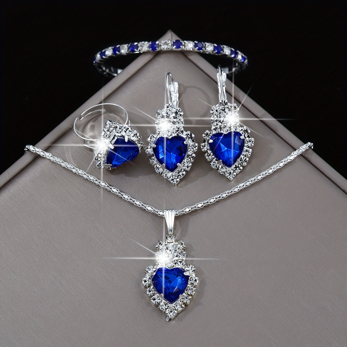 5pcs Fashion Ladies Heart-shaped Design Stainless Steel Rhinestone Jewelry Set Necklace Bracelet Earrings Ring Combination Set As A Holiday Gift For Her