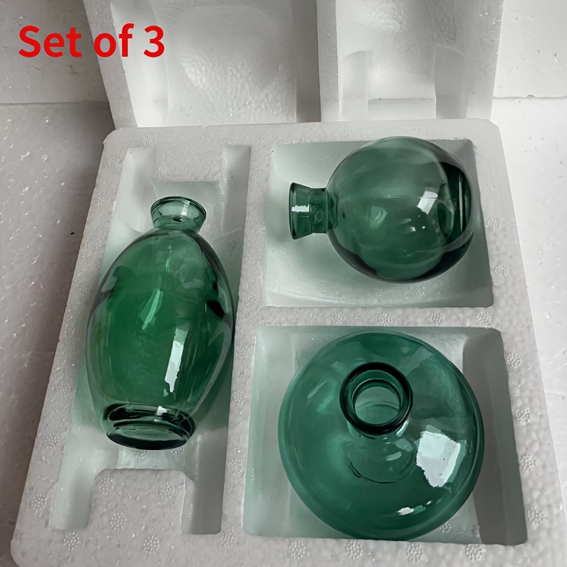 A Set Of 3 Decorative Vases Made Of Transparent Glass With , Featuring Golden Accents For Creative Hydroponic Arrangements Of Dried Flowers