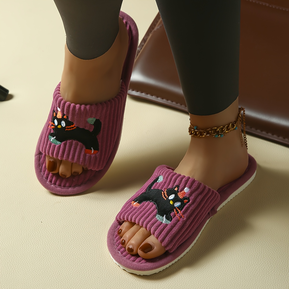 Women's Simple and Cute Lively Striped Home Slip-On Slippers with Cat Design, Comfortable for Both Men and Women