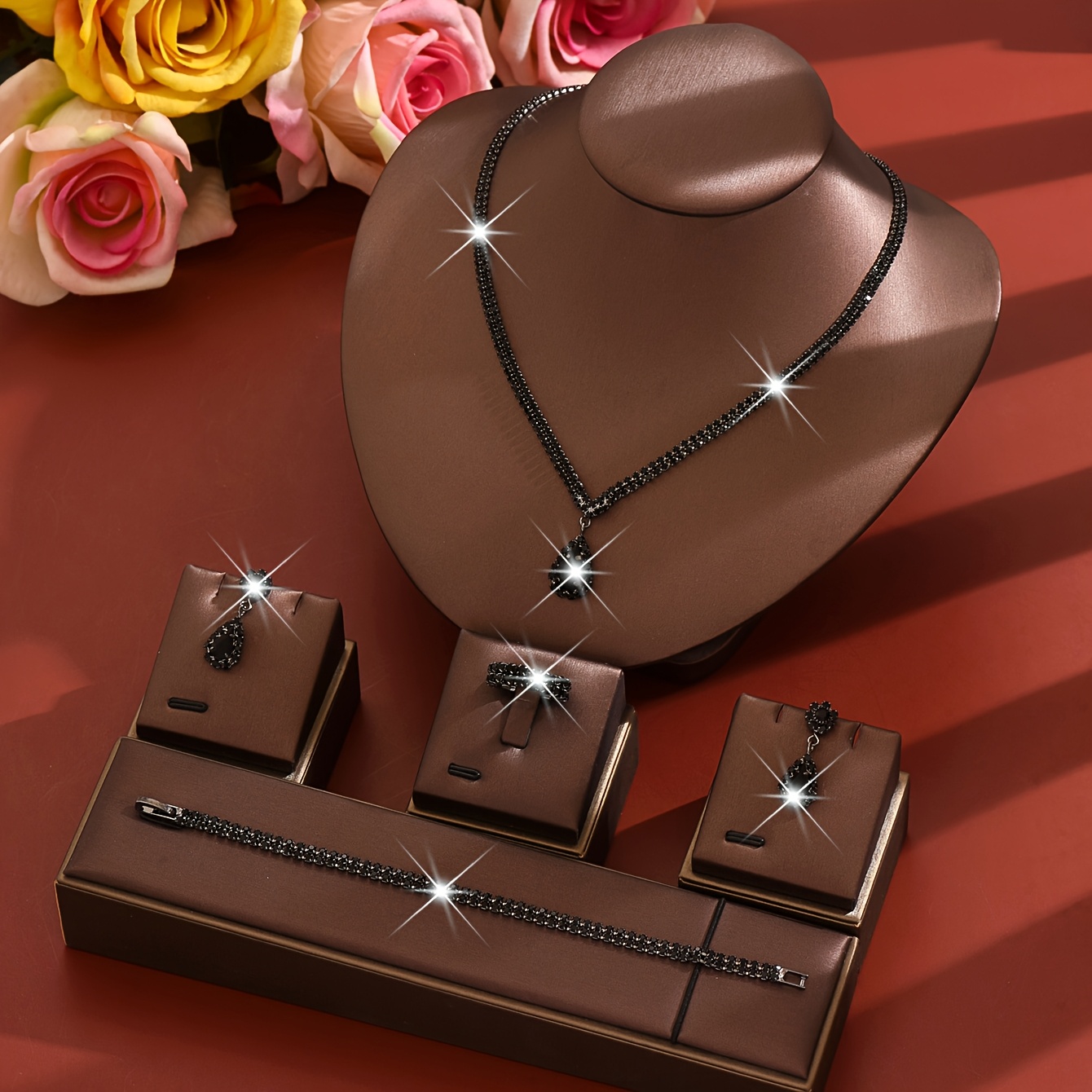 E-shop 5-teiliges modisches, einfaches Damen-Schmuckset, inklusive Halskette, Ohrringe, Armband und Ring, dunkel schwarzer Halloween-Party-Schmuck,