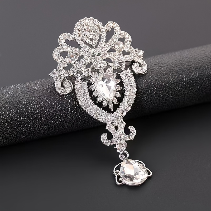 

Elegant Water Drop Crystal & Brooch Pin - Luxurious Alloy Fashion Accessory, Sparkling Heart-shaped Design With Teardrop Gemstone, & Parties