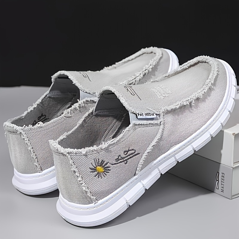 Damen Casual Low-Top Schuhe, Chrysanthemen Stickerei Washed Loafer, Weiche, rutschfeste, strapazierfähige, modische…: retailer-supplied image