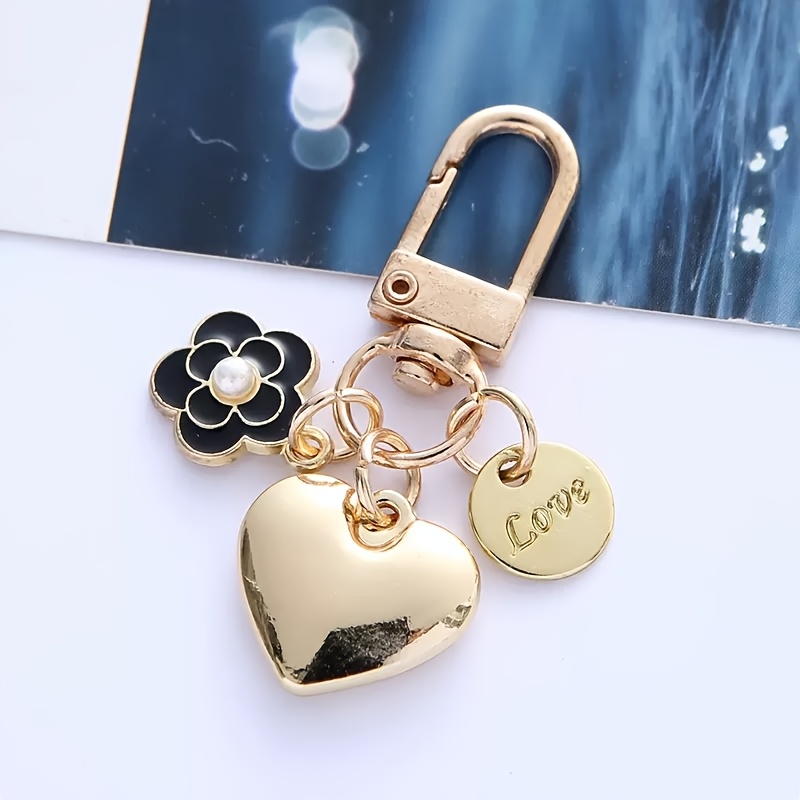 TEMU 1 pièce Pendentif porte-clés cœur tendance en avec accessoires métalliques mignons, et lettre, étui pour écouteurs et breloque de sac
