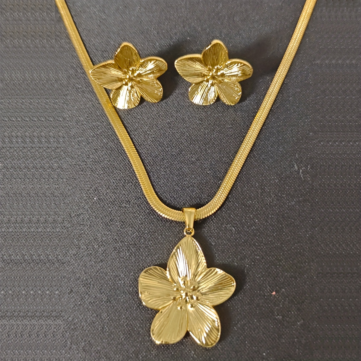 TEMU Juego de 3 Piezas de Joyería con Estilo Metálico Texturizado en Acero Inoxidable: Conjunto Elegante y Hermoso de Collar y Pendientes para de la