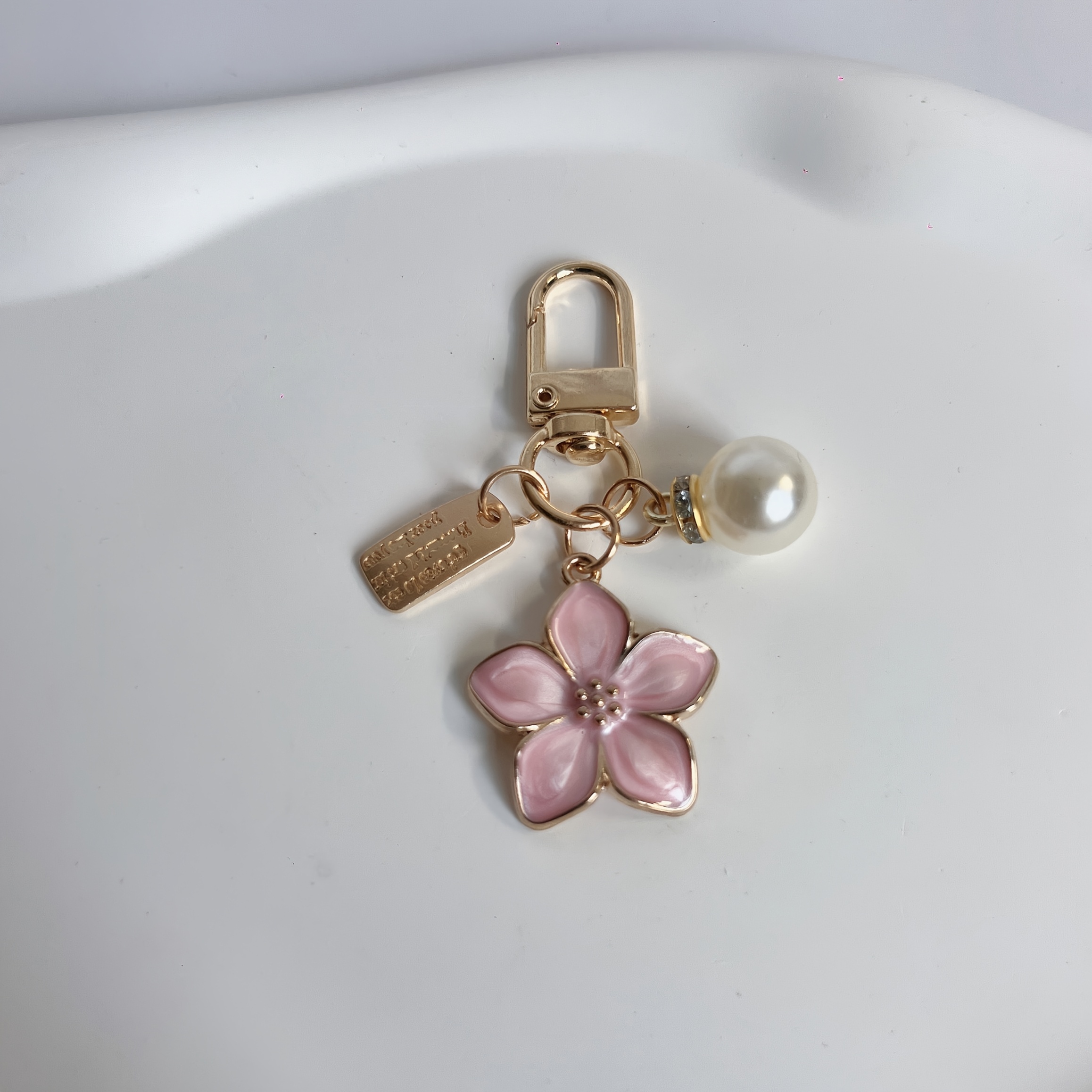 1 Cute Pear Pendant Keychain Flower Headphone Pendant Party Gift, Suitable For Keys, Bags, Wallets, Backpack Hanging Decorations, As To Family, And Couples