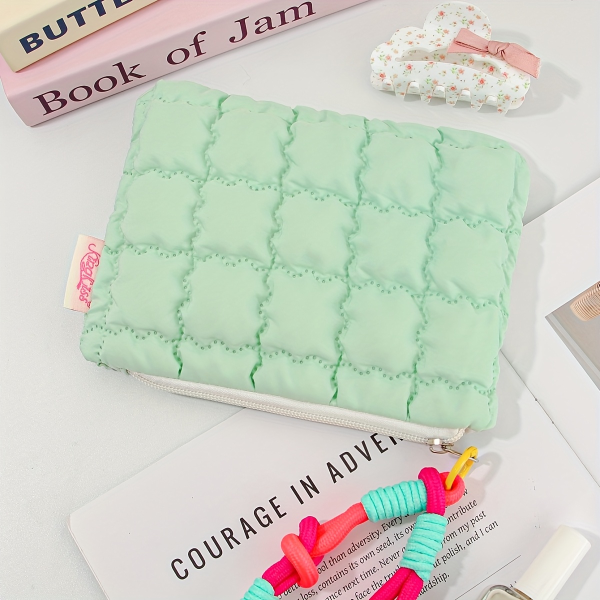E-shop Macaron-Steppmünztasche, Kosmetik-Armbandtasche mit farbenfrohem Armband, kleine Reise-Kosmetiktasche mit Schlüsselanhänger, süße