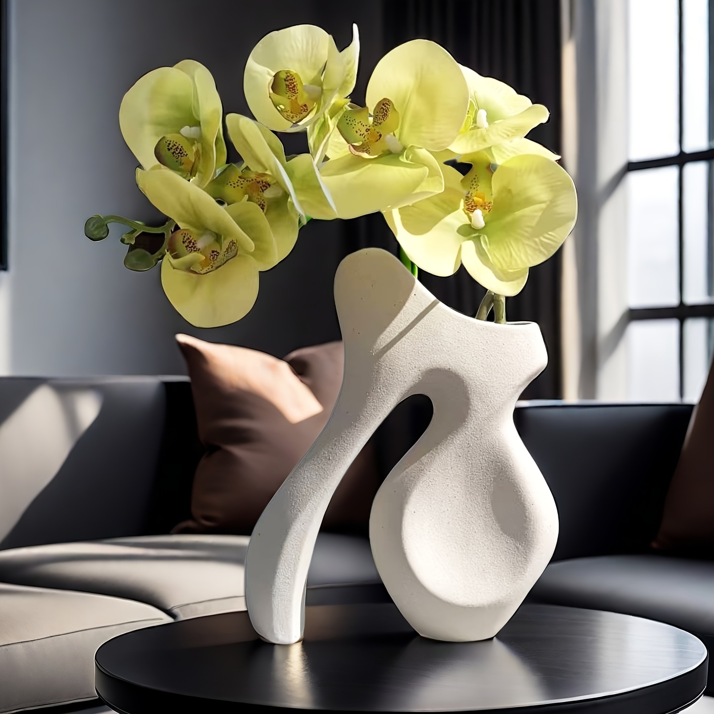 A Newly Launched Ceramic Vase Featuring Geometric Elements, Entirely Handcrafted, with a Matte End. This Modern-Style Decorative Vase Is Suitable for Home Decor, Office Settings, Wedding Parties, And More. It Serves As a Stylish Vase