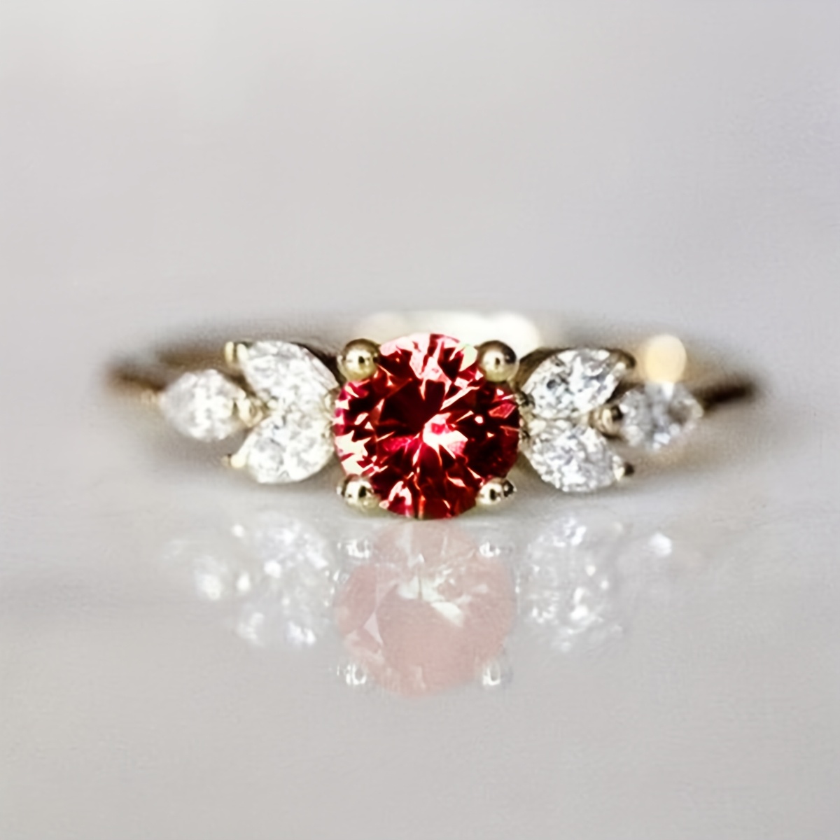 Fashion Four-Claw Inlaid Round Green Synthetic Gemstone Ring Women'S Wedding Accessory