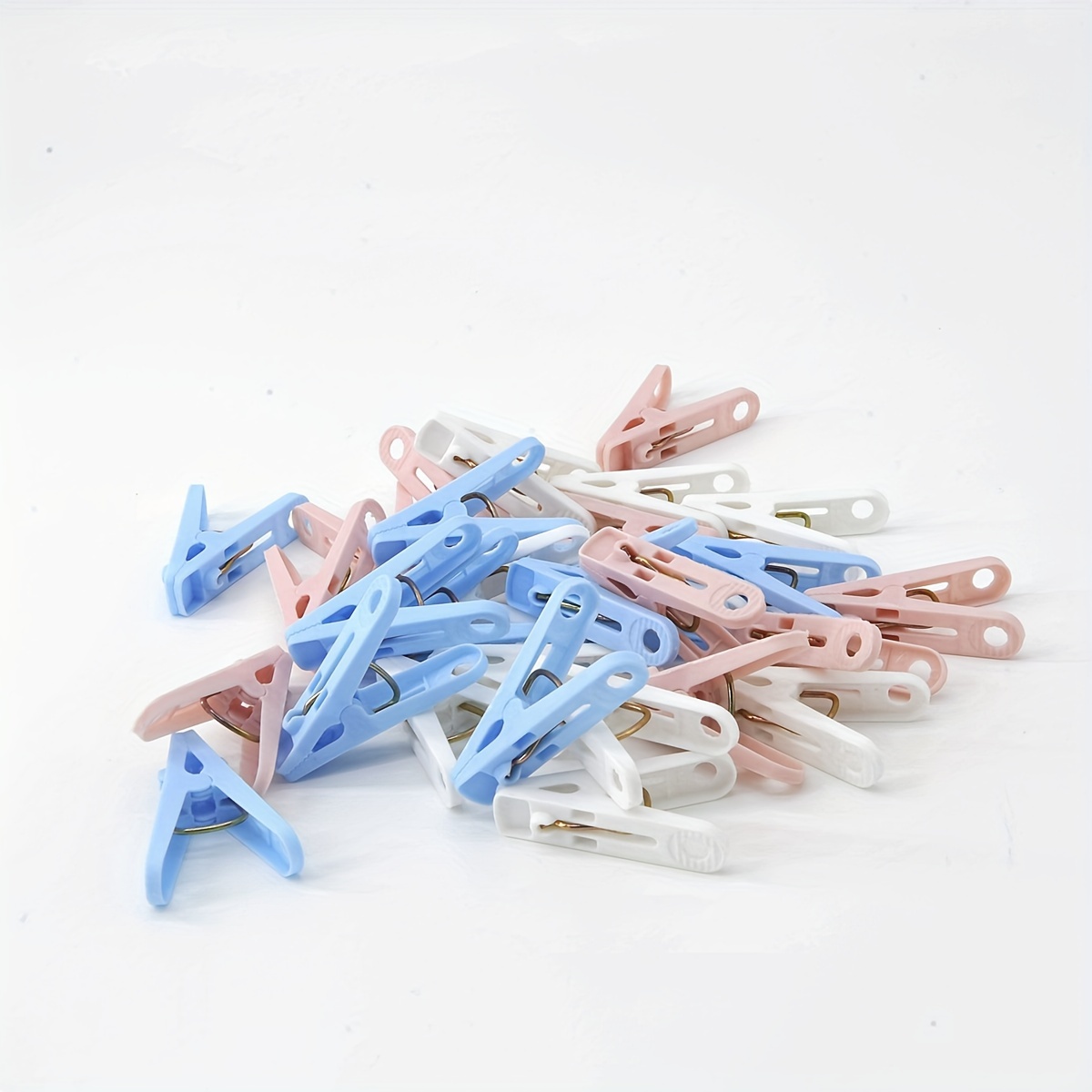 

30-pack Multifunctional Plastic Clothespins, Windproof Laundry Pegs, Durable Home Utility Clips, Assorted Colors