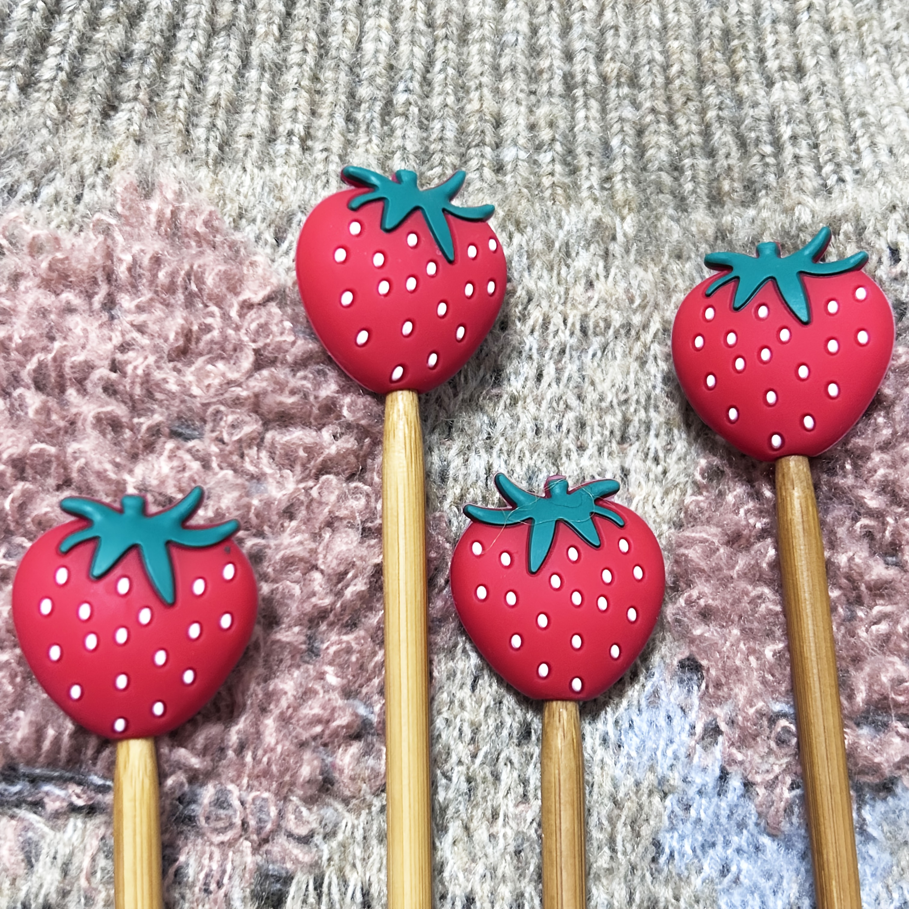 

1 Set Cute Cartoon Strawberry Knitting Needle Stoppers, Silicone Needle Tip Protectors For Straight Needles, Anti-slip Knitting Accessories, Color