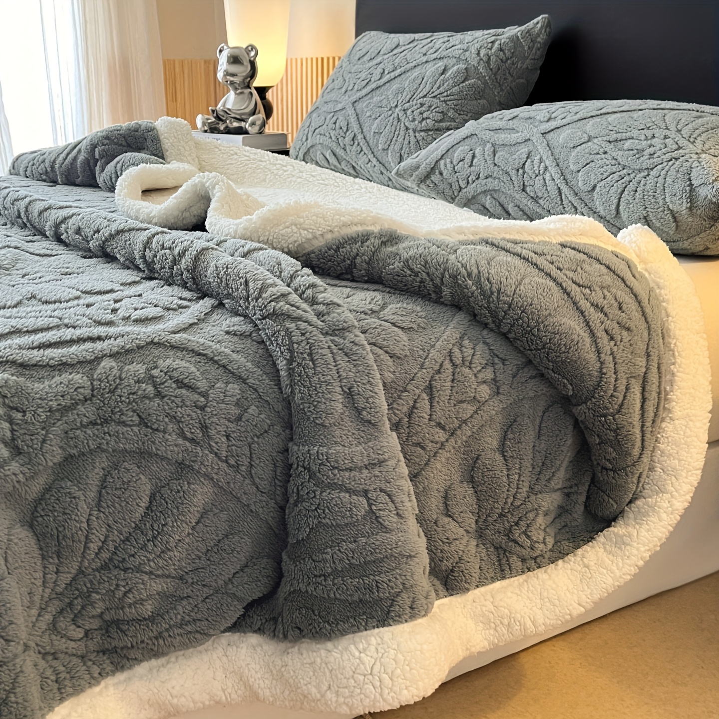 TEMU Luxurious Tafu Velvet Blanket, Double-layer Thick Towel Blanket, Thick And Warm Autumn And Winter Bedding, Soft And Comfortable Fabric, Washable