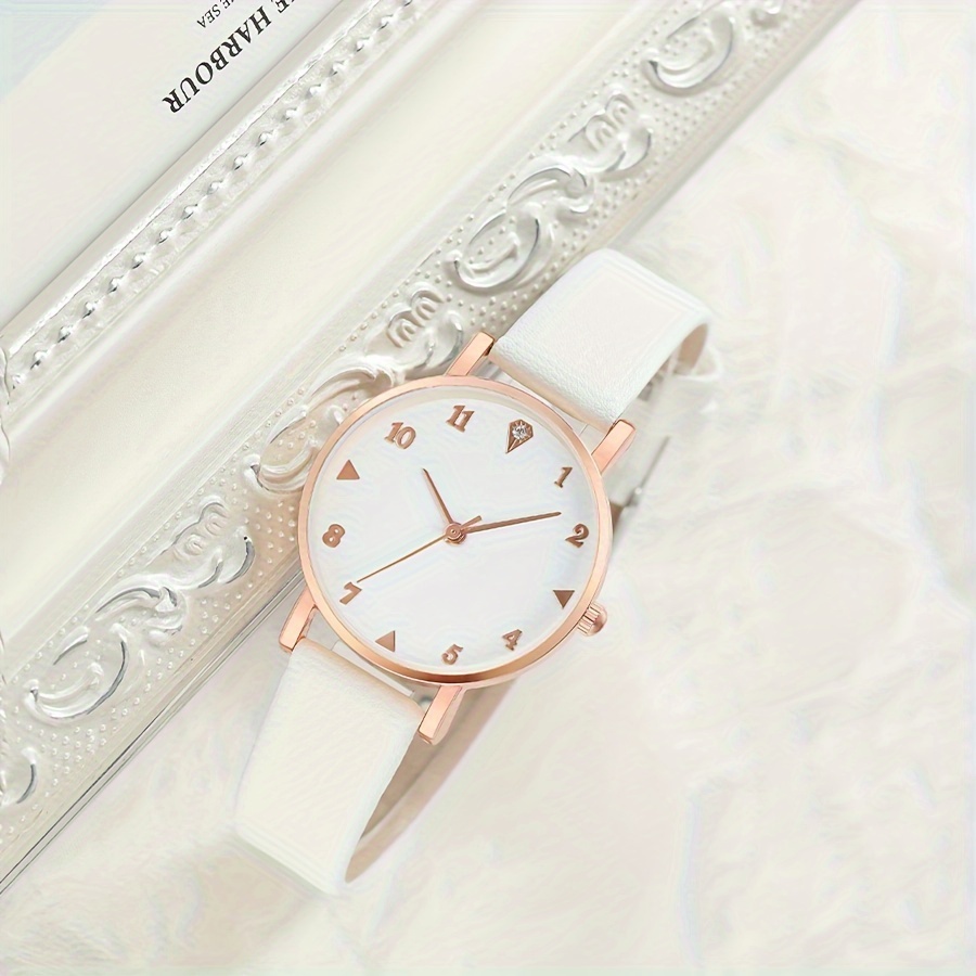 Relojes de cuarzo blanco de lujo y elegantes con correa de piel sintética y puntero de aleación, perfectos para mujeres.