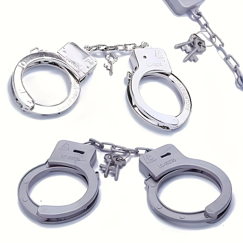 

4pcs/3pcs/2pcs, Holiday Party Props, Simulation Prank Handcuffs With Keys, Suitable For Event Parties