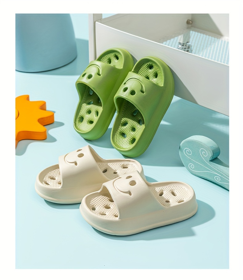 New joyful Face Hollow Youngsters's Slippers, Fashionable and Cute EVA Beach Shoes with Open Toes, Breathable and Handsome Sandals for Indoor Bathroom, Non-slip Quick-drying Outdoor Garden Lightweight Soft Comfortable Travel Shoes All Seasons