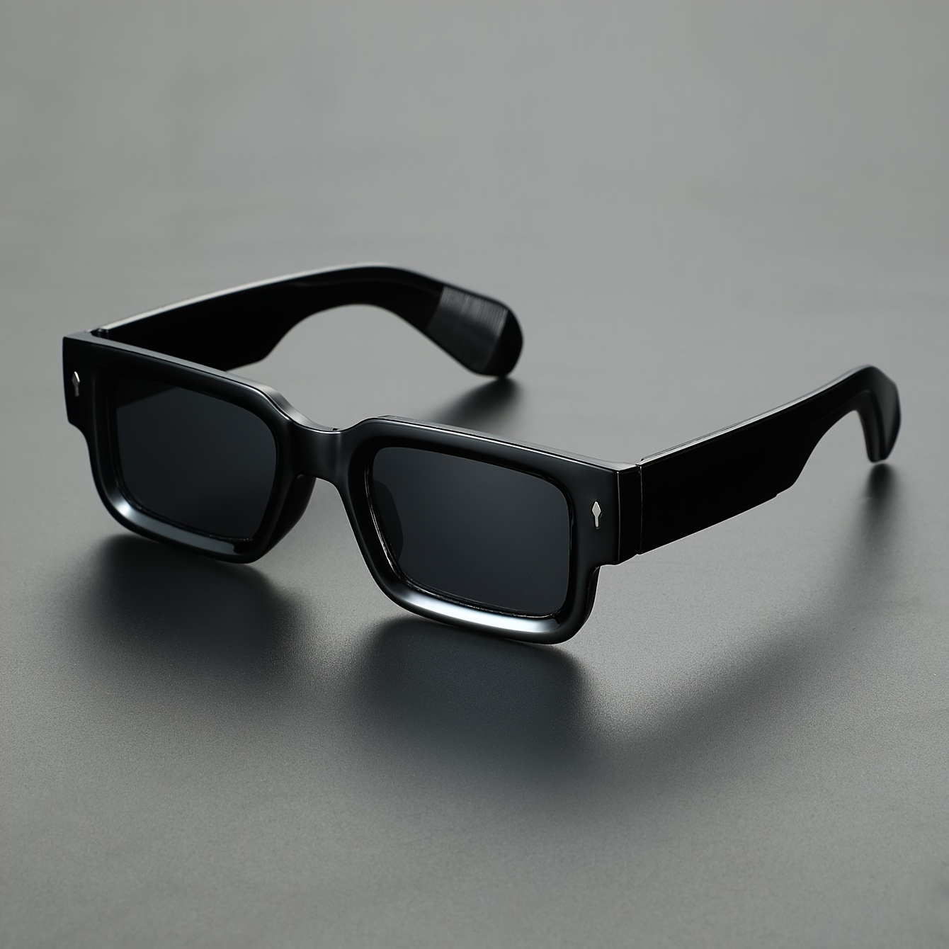 Image of 1pc Retro Square Fashion Sunglasses, Thick Frame Decorative Sunglasses For Men And Women, Suitable For Parties And Outdoor Driving