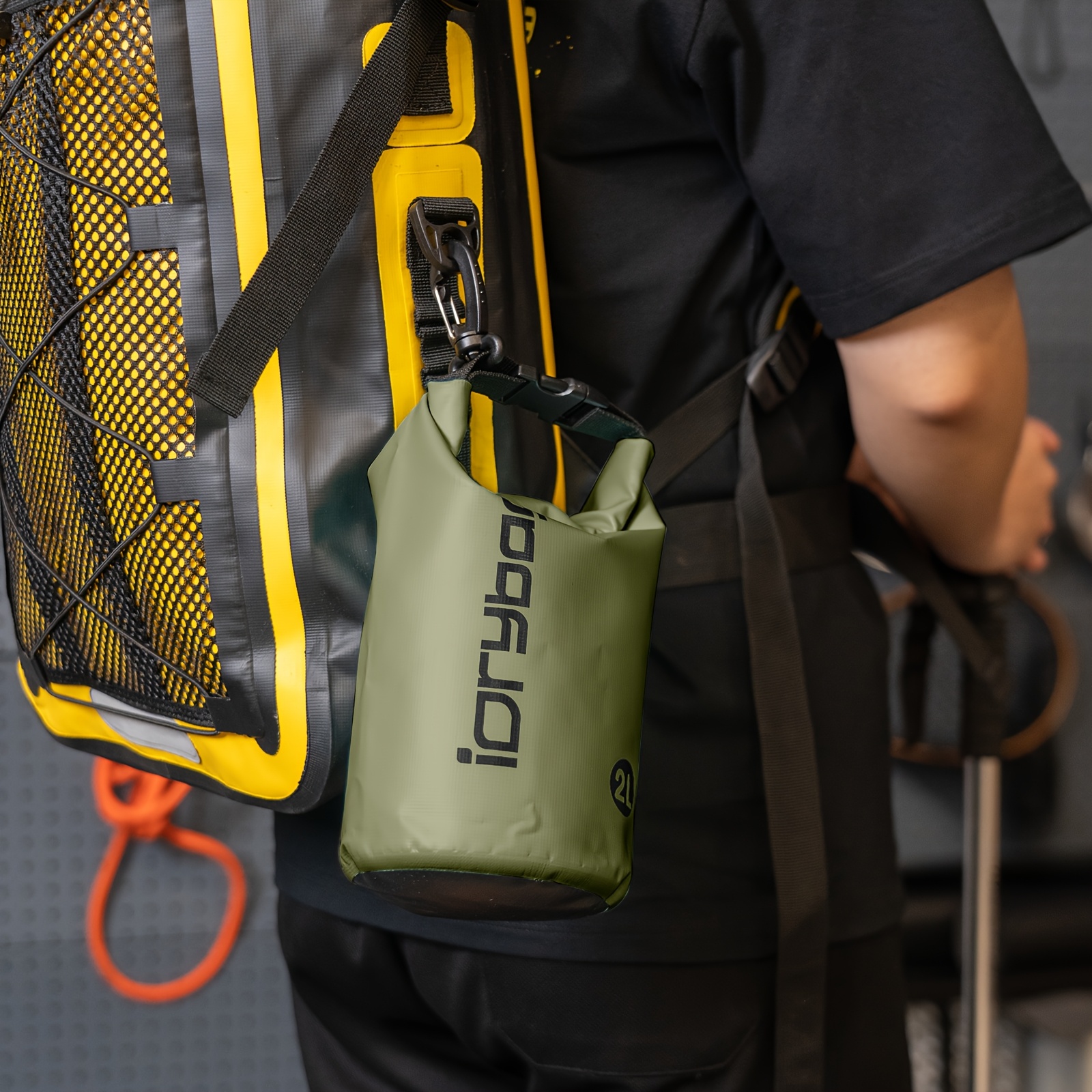 E-shop Blieb trocken und geschützt: Hochwertige Trockentaschen in verschiedenen Farben für Kajakfahren, Bootsfahrten, Camping und Angeln