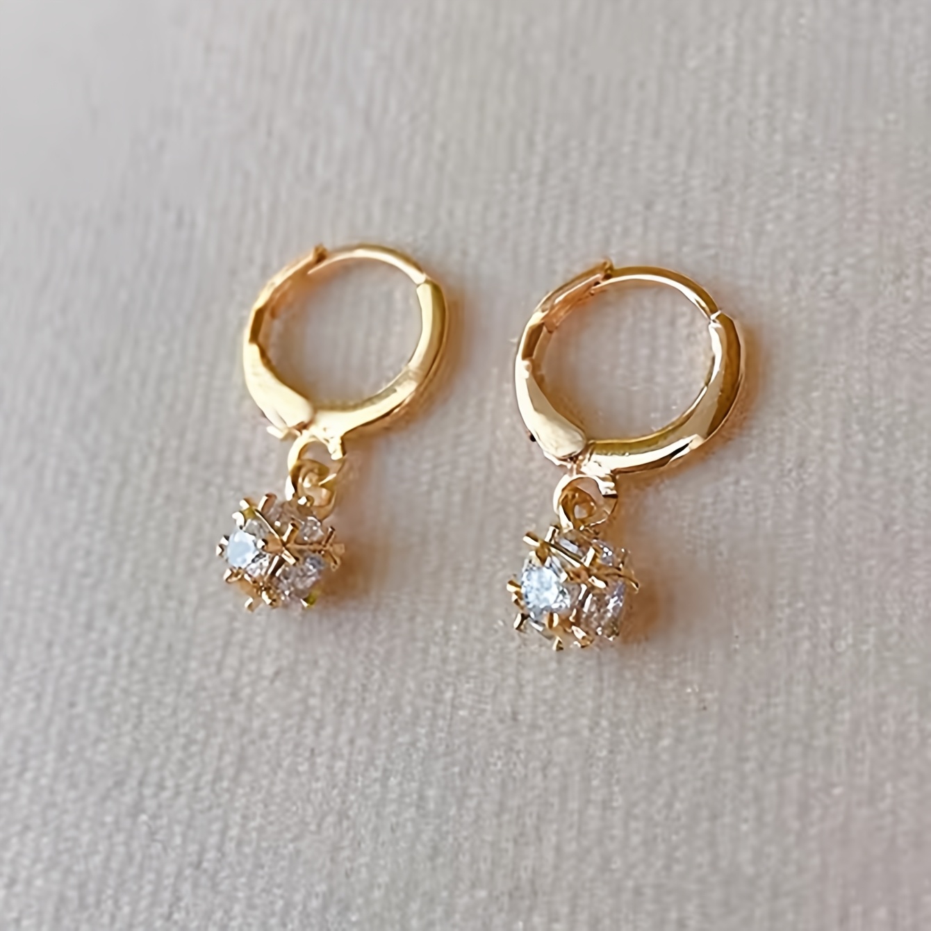 TEMU 1 Pair Fashionable Elegant Easy Exquisite Inlaid Artificial Zirconia Water Unique Suitable For Daily Gatherings Parties Wearing Women's Earrings