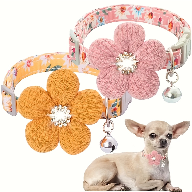 Collar Floral para Perros con Adorno de Flor 3D y Campanas Desmontables - Adecuado para Perros Pequeños y Gatos, Collar Suave Ajustable de Poliéster con Patrón Floral Rosa-Blanco, Accesorio Lindo para Mascotas