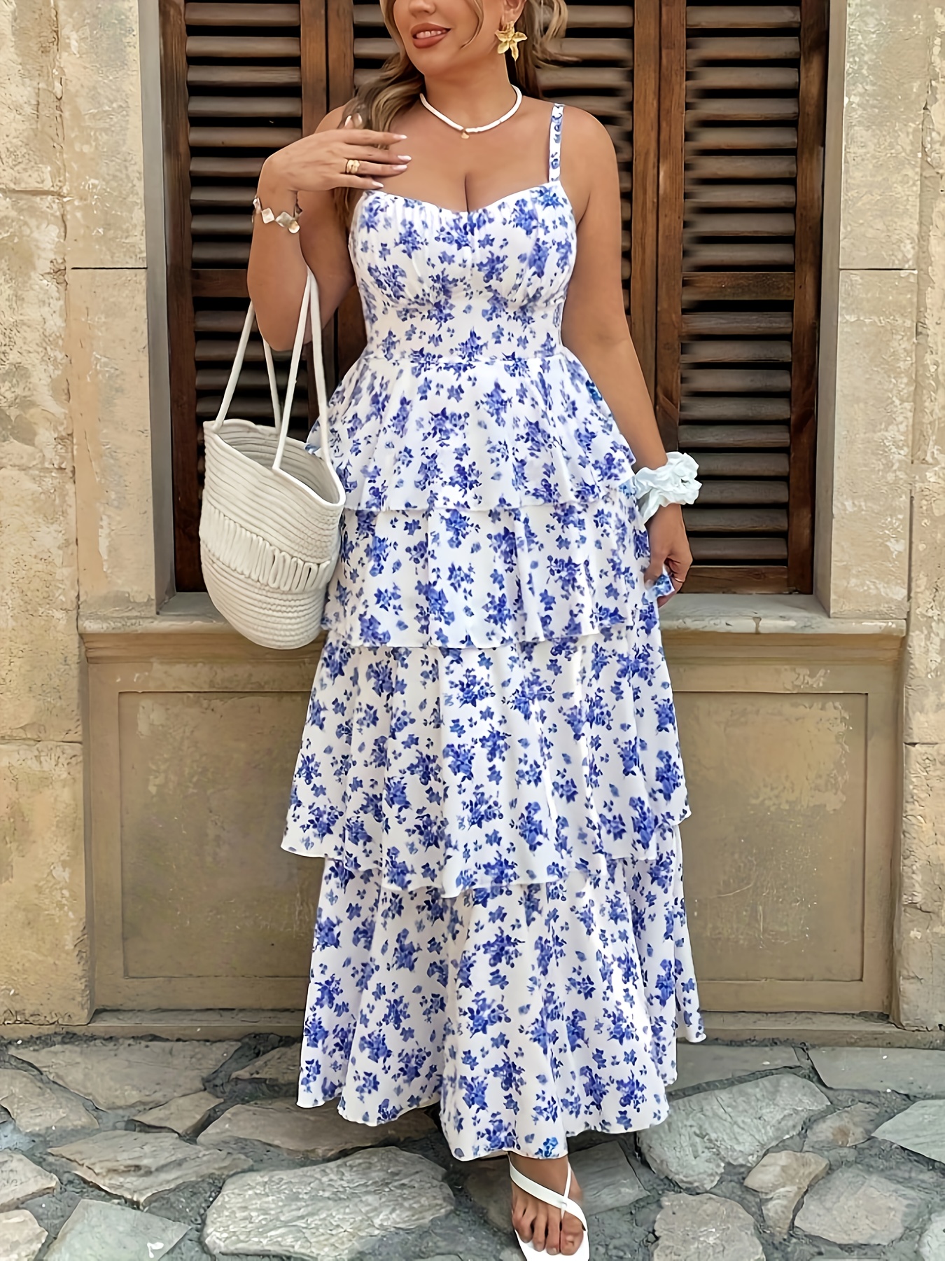 Franclia Plus Size Bloemen Mouwloze Maxi Jurk Blauw Wit Bloemenprint,  Elegante Laagjesontwerp, Perfect voor Casual of Vakantie Kleding, Plus Size 