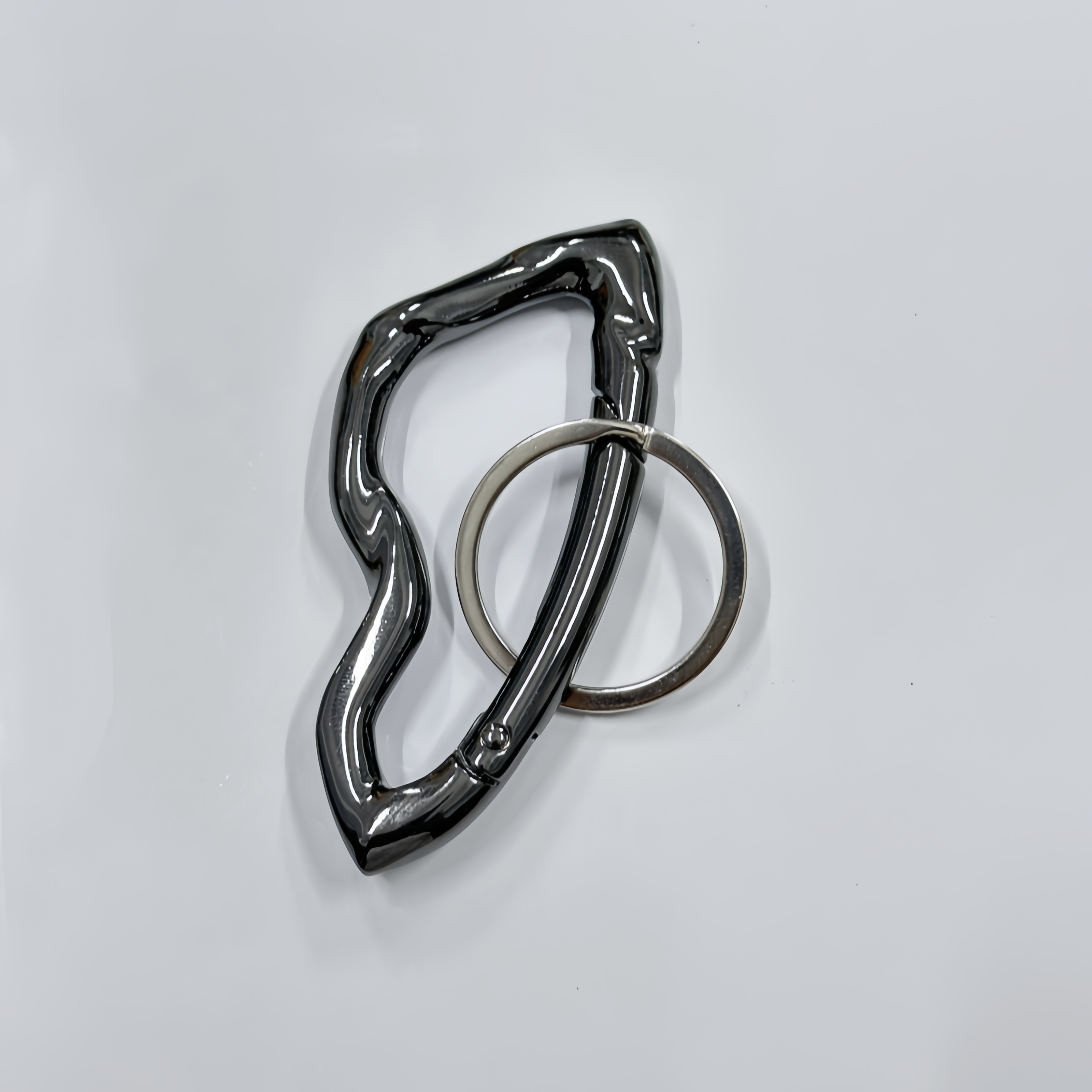 Trendy Silvery/Black Irregular Shaped Keychain, Alloy Lock Buckle with Key Ring, Silvery Zinc Alloy, Suitable for Fashion Accessories, Bag Pendants, Trendy Hip-Hop Style