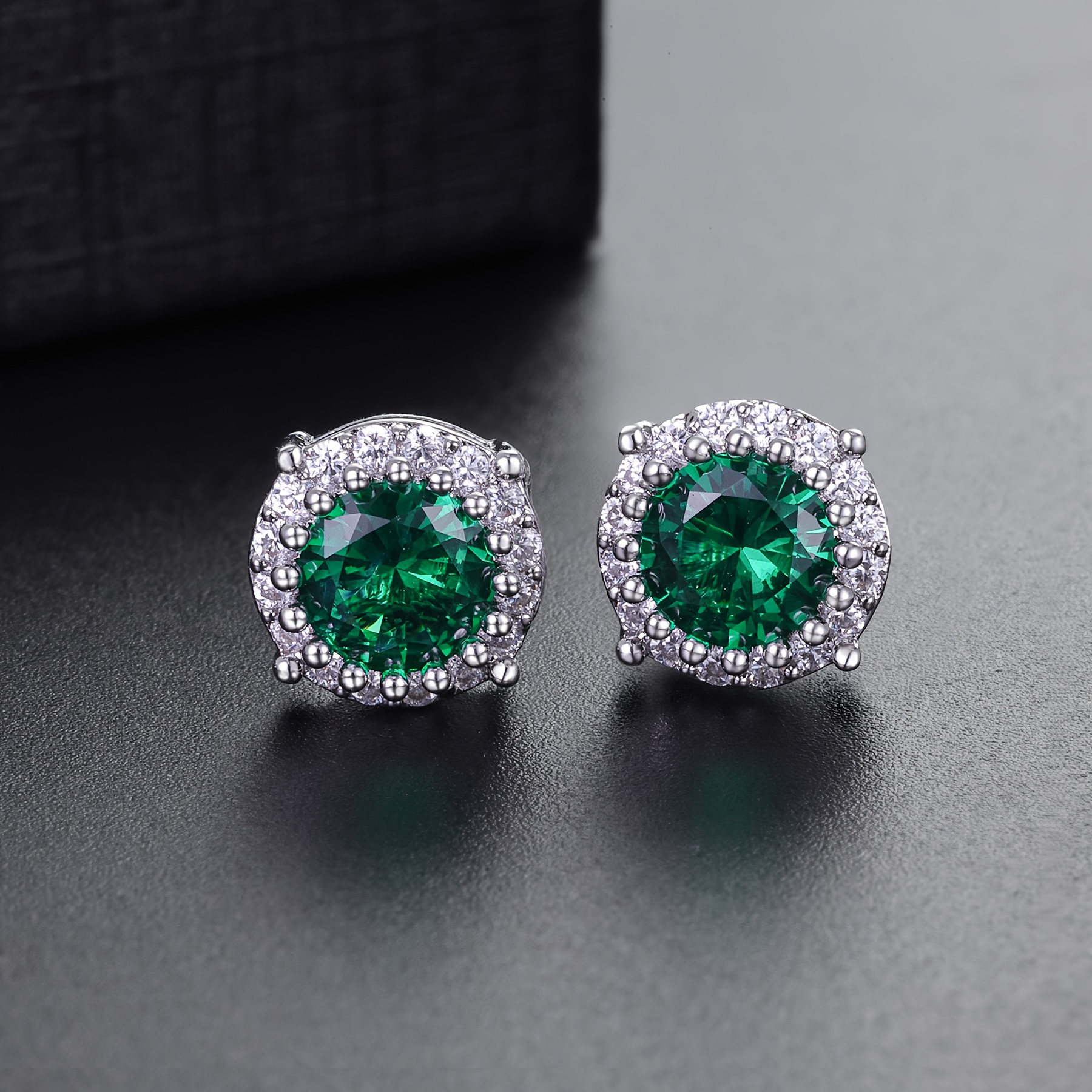 Image of A Pair Of 4 Claw Green Round Stud Earrings Hip Hop Everyday Occasions Wedding Occasions Suitable For And Best Friend