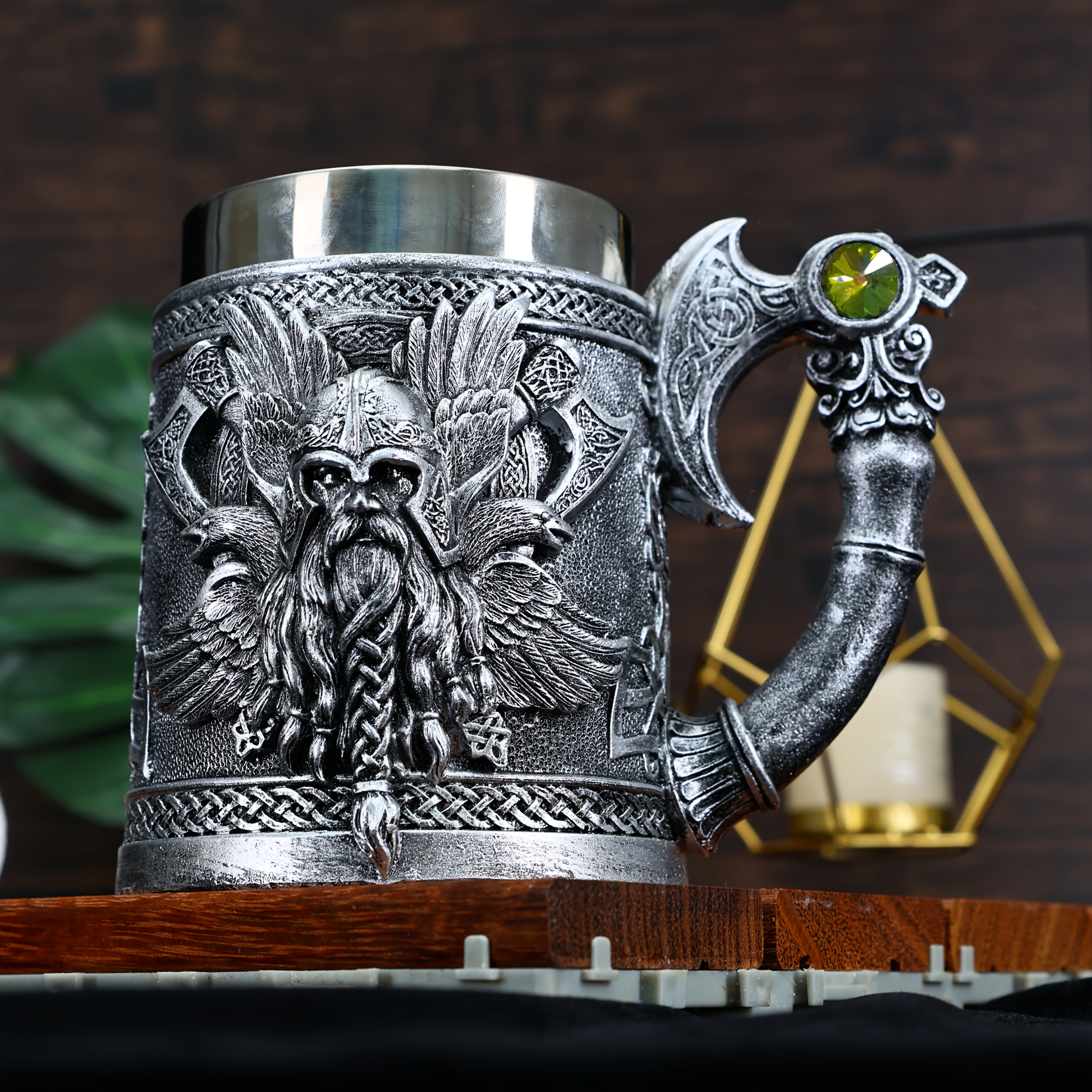 E-shop Ein Wikinger Pirat Großvolumiger Bierbecher, Kampfäxte Wikinger Tankbecher, 3D Relief Wikinger Charakter Statue Edelstahl Kaffeebecher,
