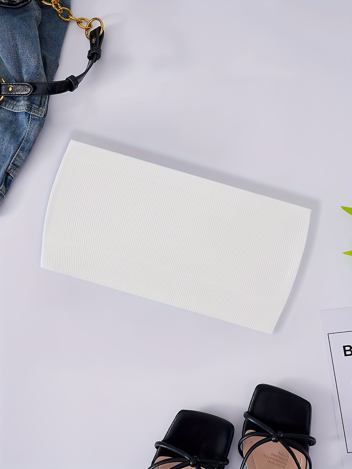 Women's Seamless Strapless Bandeau Bra - Comfortable, Breathable Nylon Blend, No-Pad, Shoulder-Baring Design for Casual Attire