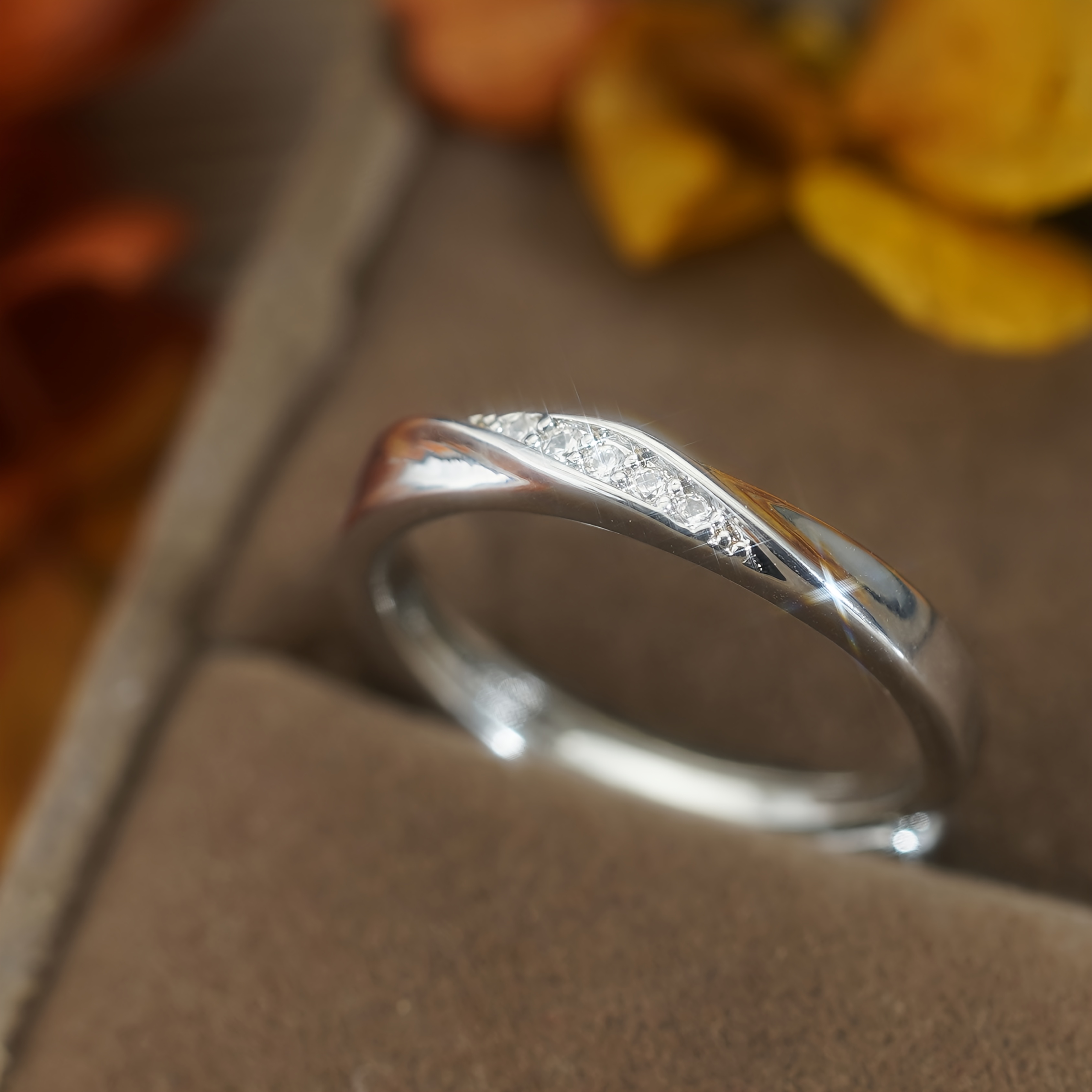 Open-end Möbius Ring with Synthetic Zirconia, Adjustable