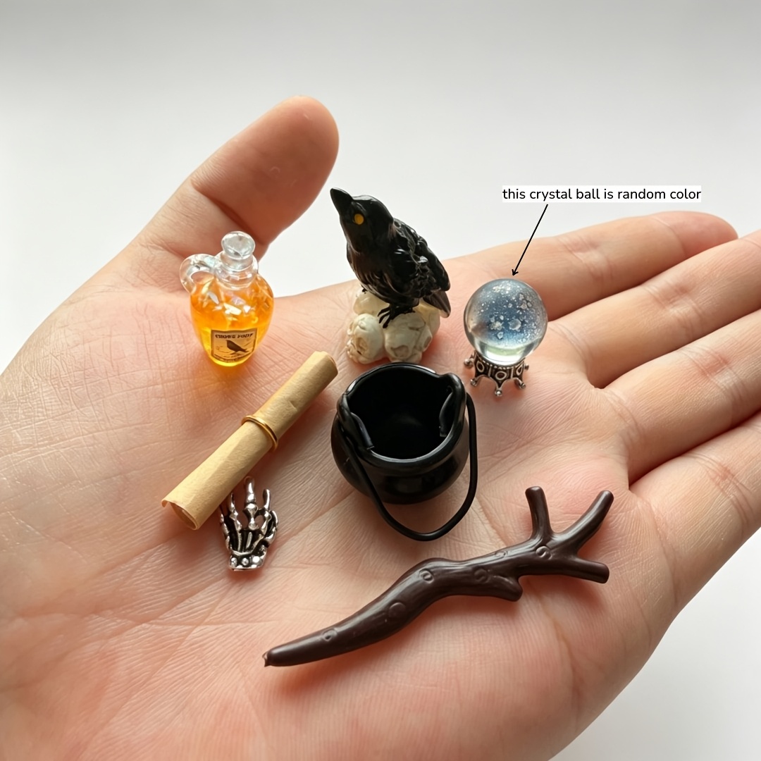 TEMU Lot de 8 figurines miniatures de sorcière avec , miniatures d'Halloween gothiques avec , crâne, boule de cristal, accessoires de effrayants pour