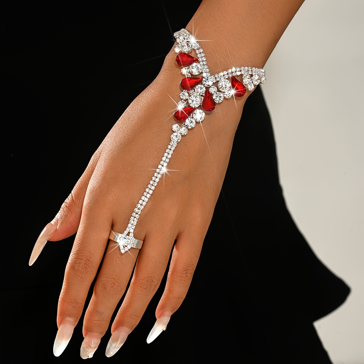 1 pç Pulseira de Corrente para as Costas da Mão Feminina, com Anel e Cristais Verdes em Forma de Lágrima, Cobre com Incrustações de Cristais, Ideal para Casamentos, Jantares de Gala e Bailes 2