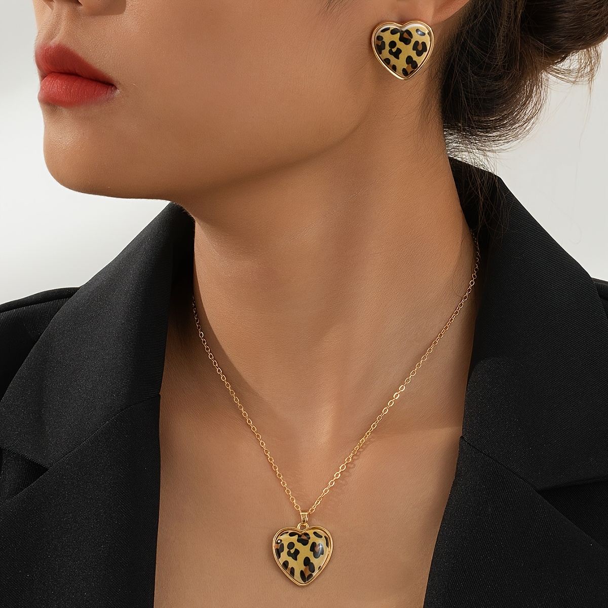 

Vintage Style Leopard Print Heart-shaped Jewelry Set For Women, Includes Earrings And Necklace