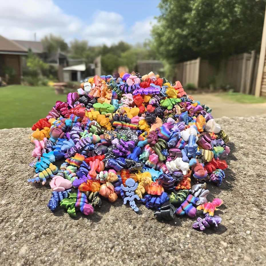 200pcs random styles and colors 3d printed   creative   with unique styles and   types of animals suitable for room decoration garden decoration and aquarium decoration   used for festive atmosphere decoration