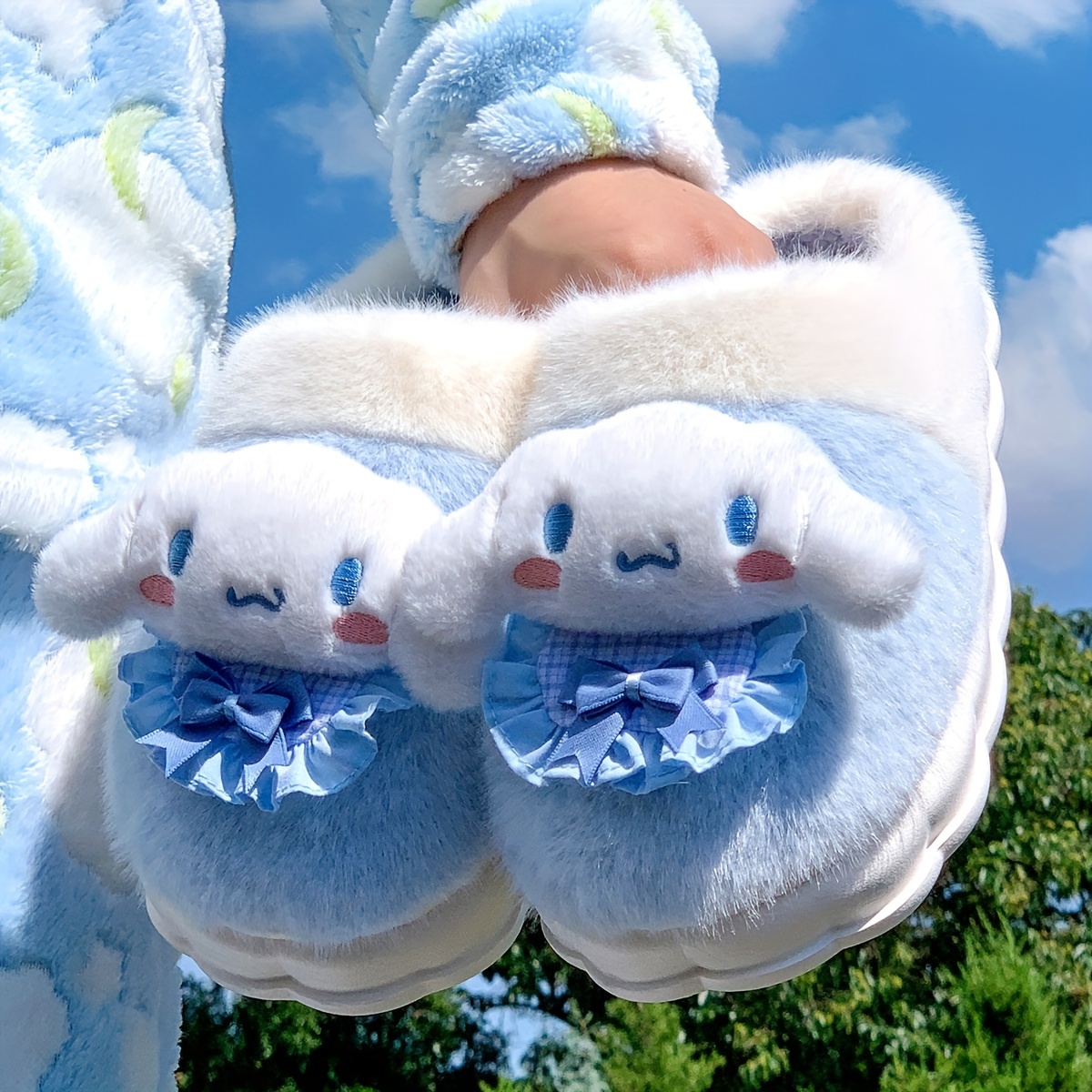 Charming, Cozy Sanrio Hello Kitty Plush Slippers for Women - Soft, Warm Indoor Shoes with Cute Cartoon Design, Perfect for Winter Comfort, Ladies Slippers