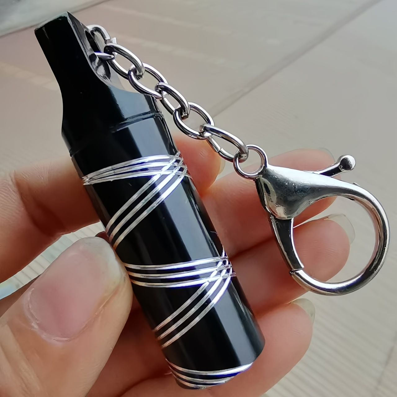 TEMU 1 pièce Mini porte-clés sac à dos en alliage d'aluminium avec -oreille rétractable et un espace de rangement, idéal pour quotidiennes
