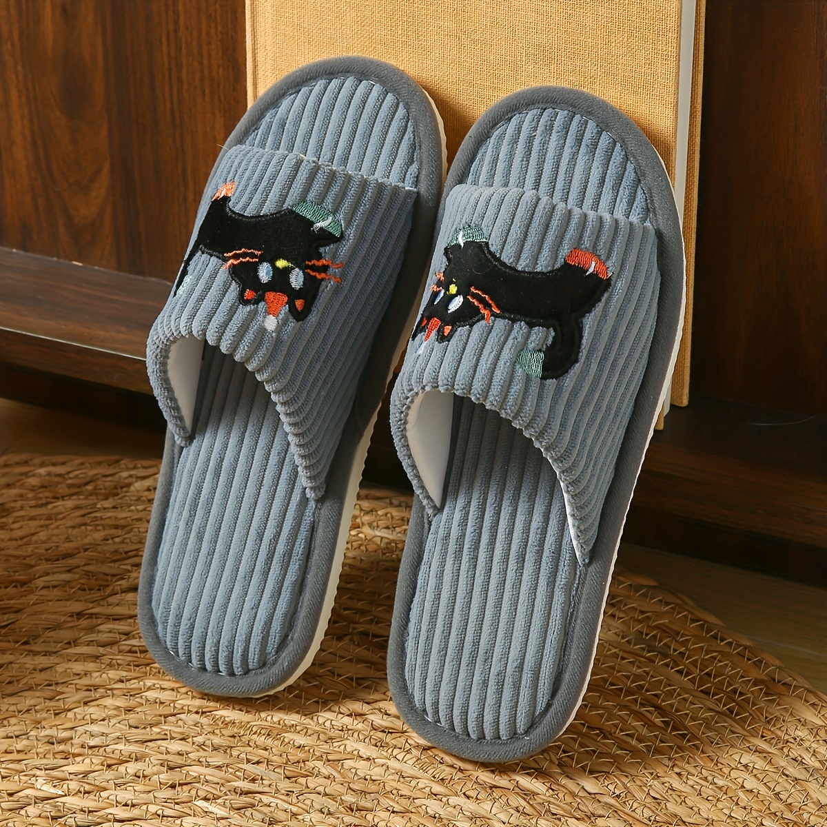 Women's Simple and Cute Lively Striped Home Slip-On Slippers with Cat Design, Comfortable for Both Men and Women