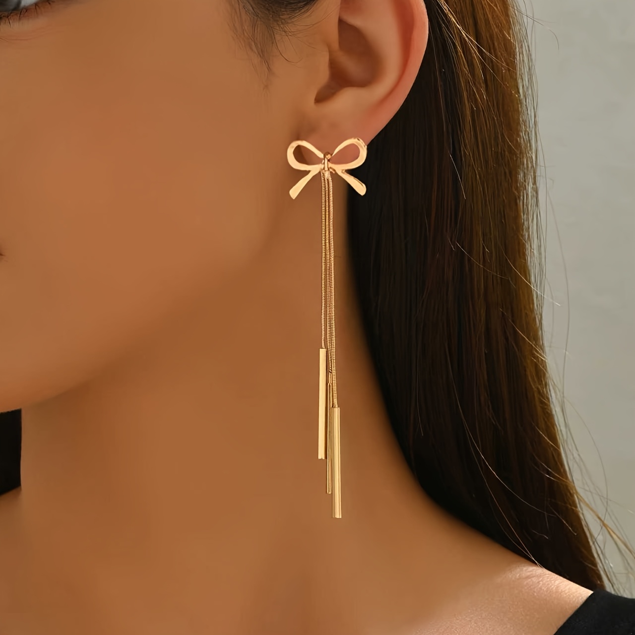 Women's Elegant Geometric Design Snake Chain Stud Earrings