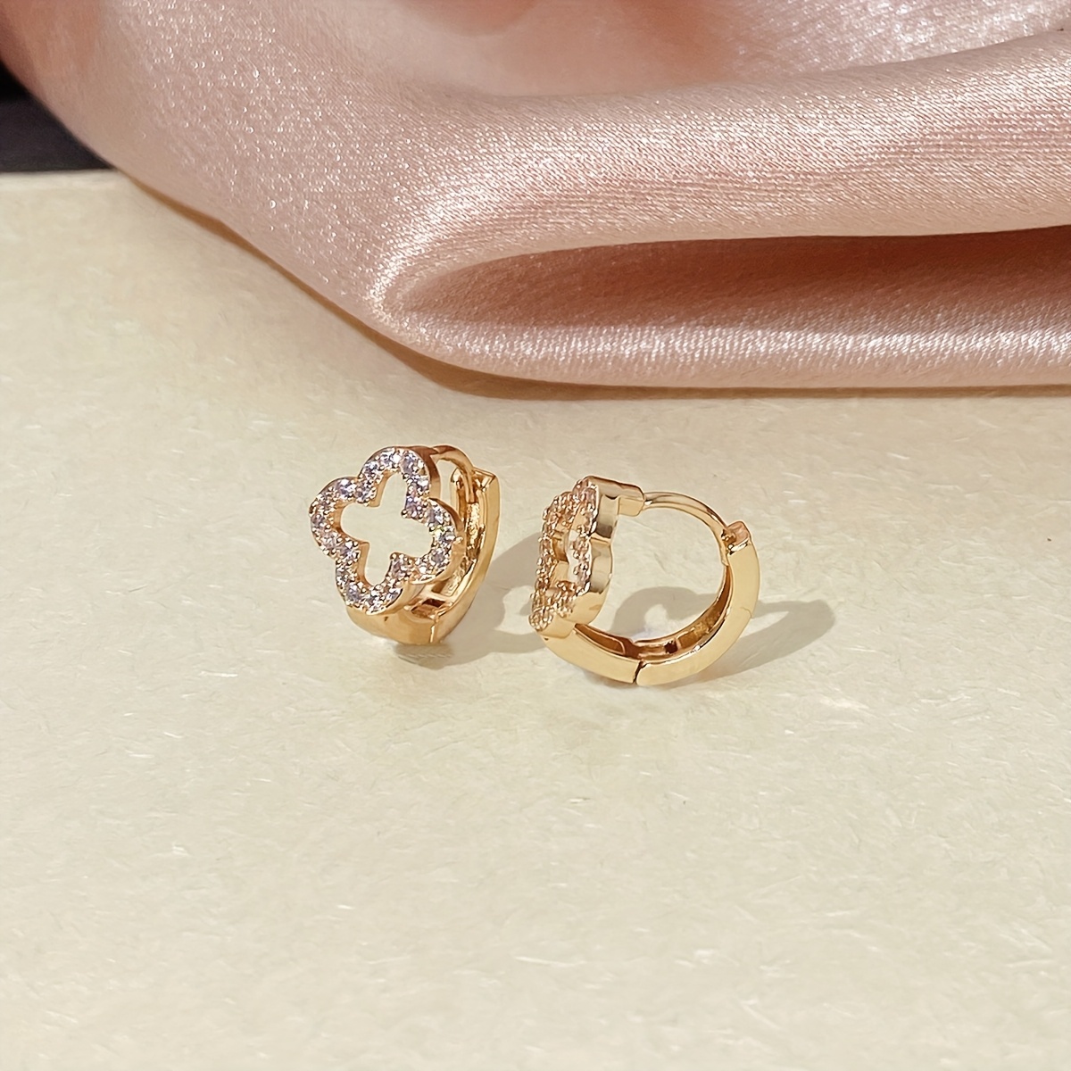 TEMU 1 Pair Floral Stud Earrings - Minimalist Floral Jewelry With Secure Clip-on Closure, Everyday & Party Earrings For Women, Valentine's Day Gifts,