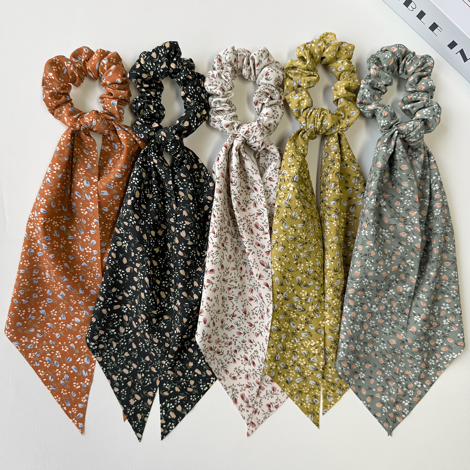 TEMU Lot de 5 Scrunchies pour Femme, et Élégants, Style Bohème à Imprimé Floral en Ruban de Tissu, Accessoires pour Cheveux et Élastiques Style ,